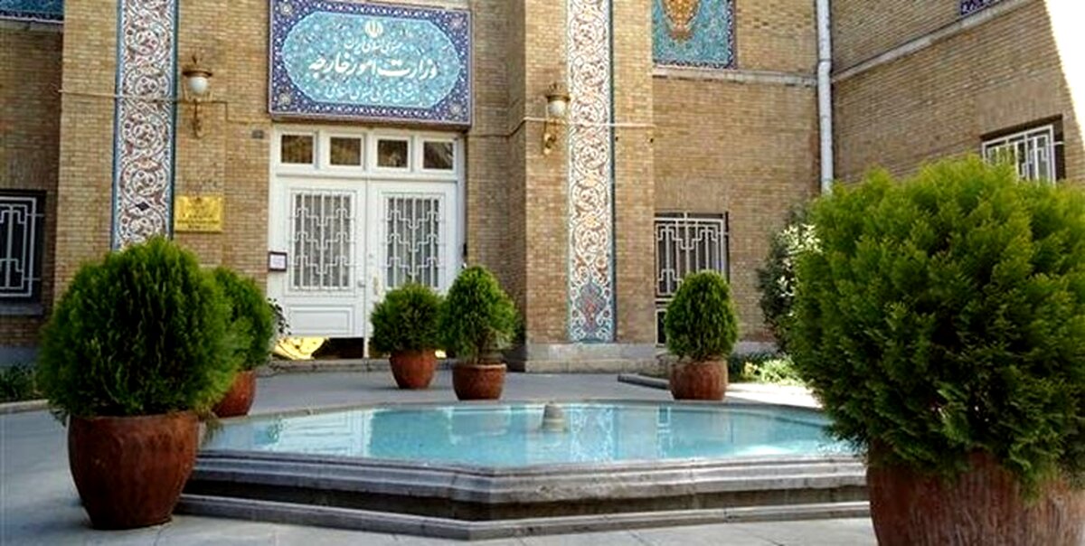 آمریکا به جای ارتش سگ‌های شرور و سلاح‌های شوم صدای مردم را بشنود