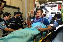 سیدمجید حسینی مدافع استقلال به بیمارستان منتقل شد 