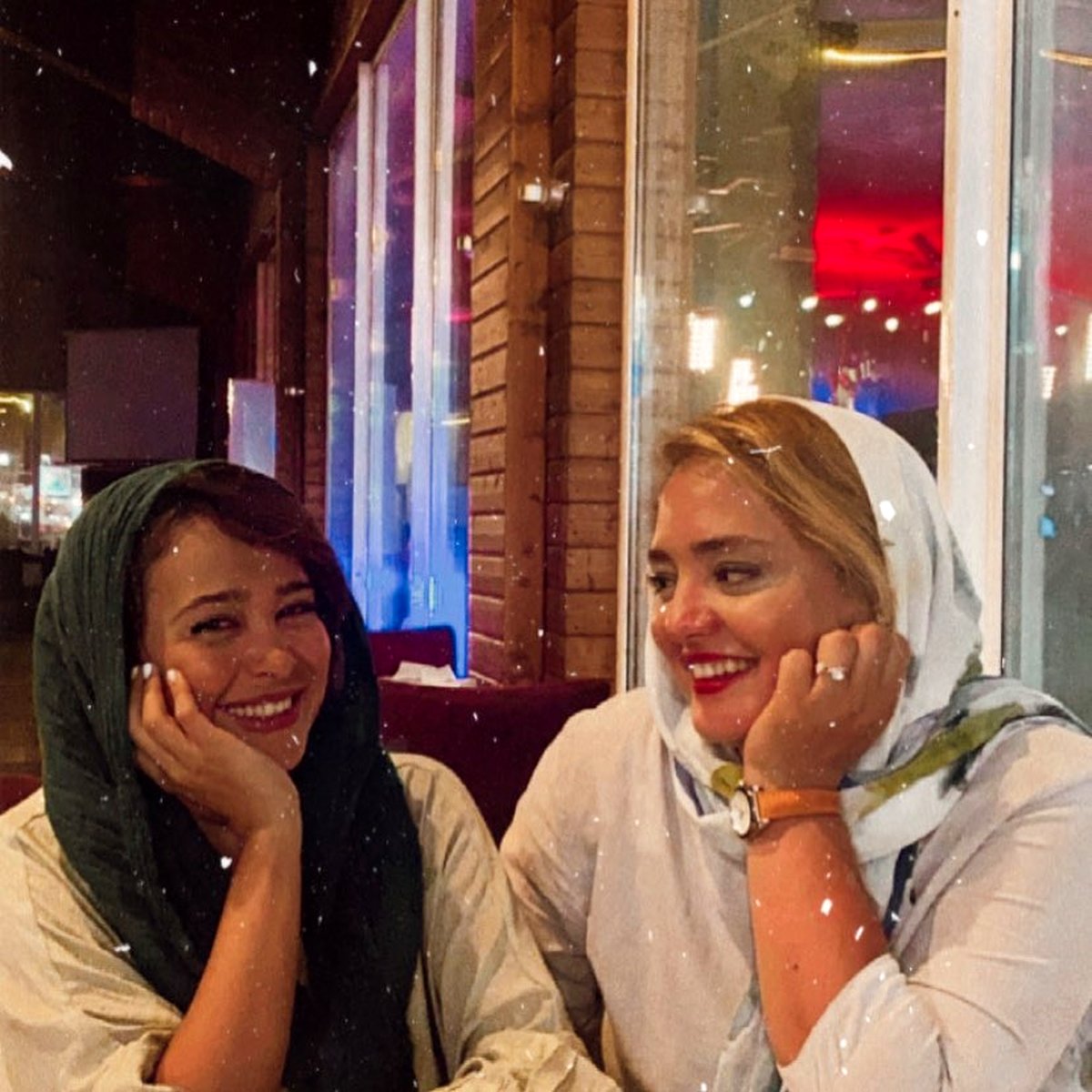 کافهگردی الناز حبیبی با دوست بازیگرش + عکس