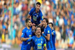  استقلال مقتدرانه پیش می رود؛ادای احترام لیگ به استراماچونی