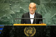 عطریانفر : با تائید رهبری دیدار پزشکیان با ترامپ می تواند راهگشا باشد