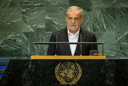 عطریانفر : با تائید رهبری دیدار پزشکیان با ترامپ می تواند راهگشا باشد