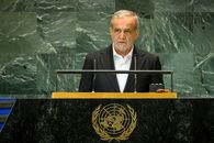 عطریانفر : با تائید رهبری دیدار پزشکیان با ترامپ می تواند راهگشا باشد