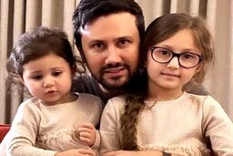مسافرت شاهرخ استخری و همسرش 