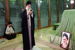 گزارش تصویری/ حضور رهبر انقلاب در مرقد امام (ره) و گلزار شهدا