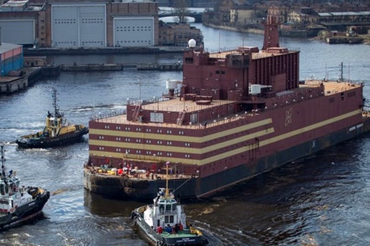 روسیه اولین نیروگاه هستهای شناور جهان با عمر مفید 50 سال را به آب انداخت