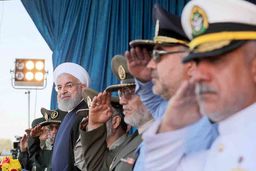  حسن روحانی در رژه نیروهای مسلح: ایران هیچگاه آغازگر جنگ نبوده است .با عصبانیت آمریکا قدر موشک‌ها را بیشتر می‌دانیم/ایران نه سلاح‌های دفاعی را کنار خواهد گذاشت و نه توانمندی دفاعی‌اش را کم خواهد کرد/روز به روز بر قدرت دفاعی خودمان خواهیم افزود