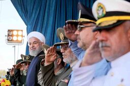  حسن روحانی در رژه نیروهای مسلح: ایران هیچگاه آغازگر جنگ نبوده است .با عصبانیت آمریکا قدر موشک‌ها را بیشتر می‌دانیم/ایران نه سلاح‌های دفاعی را کنار خواهد گذاشت و نه توانمندی دفاعی‌اش را کم خواهد کرد/روز به روز بر قدرت دفاعی خودمان خواهیم افزود