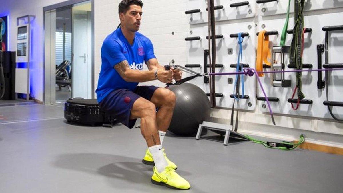 بارسلونا نگران وضعیت زانوی لوئیس سوارز