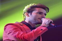 بیوگرافی کامل مهدی احمدوند خواننده ایرانی و همسرش+ عکس