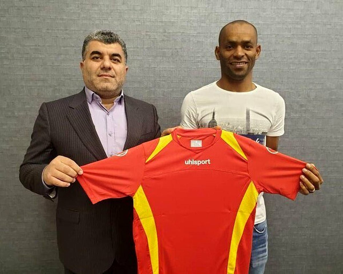 آقای گل یکساله تمدید کرد