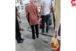 فیلم تلخ از چاقوکشی خونین در نانوایی نازی آباد / شیوه جدید پرداخت پول نان دردسرساز شد + عکس