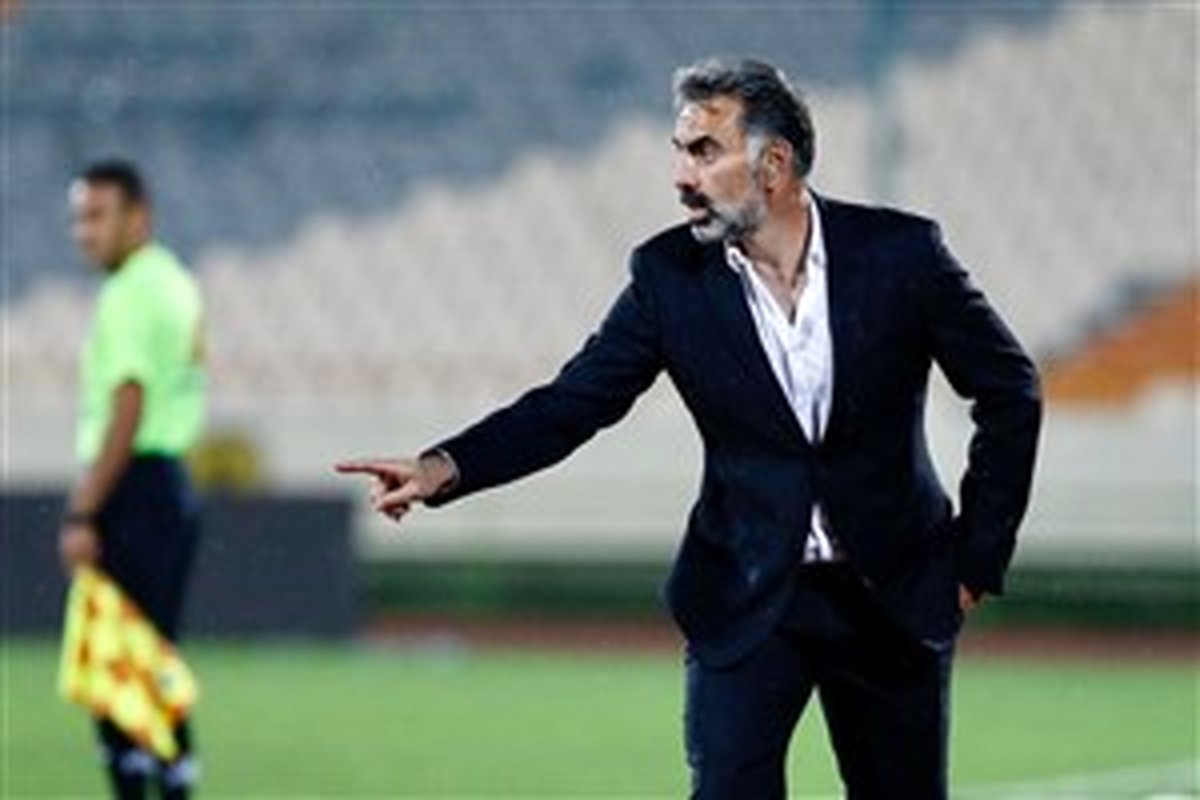 فکری: از برکناریام بی خبرم!