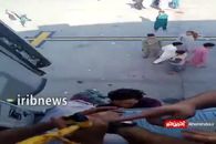 پیاده شدن سرنشینان یک هواپیما با طناب در فرودگاه کابل