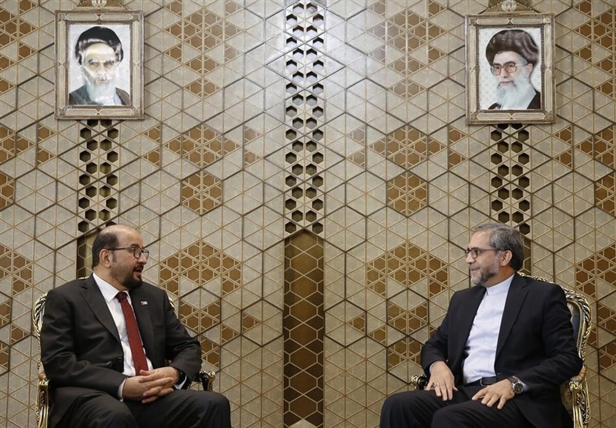 سفیر امارات برای از سرگیری روابط با رئیس کمیته خارجی مجلس دیدار کرد