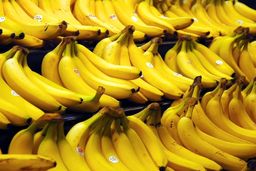 شفاف‌سازی به شیوه پدر داماد رئیس جمهور/ با 2 میلیون یورو 3800 تن موز وارد کردیم