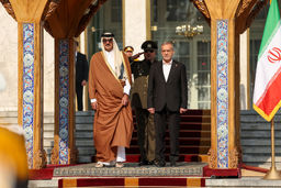 امیر قطر حامل دو پیام آمریکا و سوریه به ایران