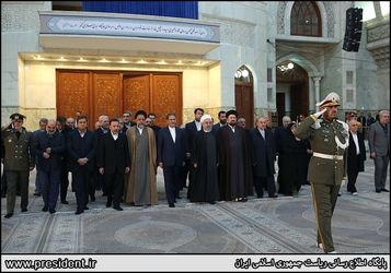 هیات دولت در مرقد امام