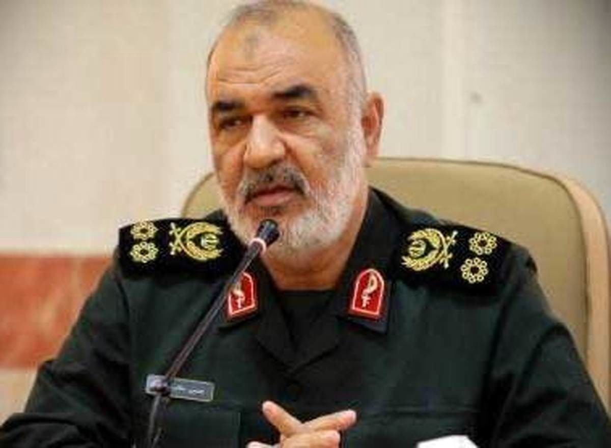 فرمانده کل سپاه: همچنان مصمم در برابر دشمن شمشیر میزنیم