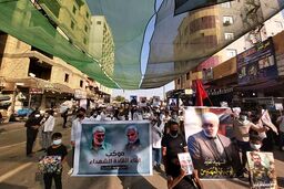 اعتراضات ضد آمریکایی با تصاویر حاج قاسم درکربلا؛فیلم