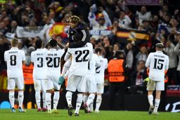 خوشحالی عجیب رئالی‌ها: مو دری چ روی دوش رو دیگر!