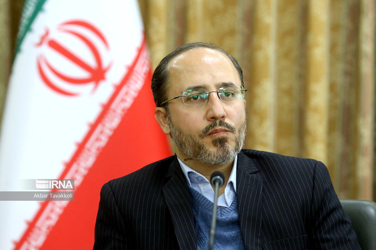 خلجی: ادعای انصراف نمایندگان از استیضاح با دریافت خودروی شاسیبلند، بازی با آبروی مجلس است