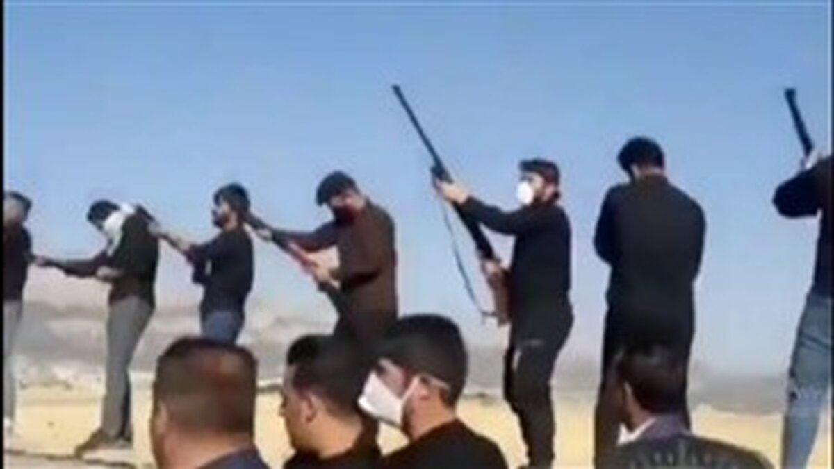 دستگیری مردان اسلحه به دست مراسم خاکسپاری در دزفول