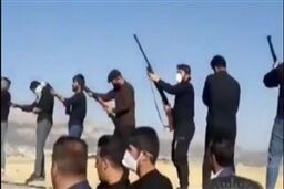 دستگیری مردان اسلحه به دست مراسم خاکسپاری در دزفول