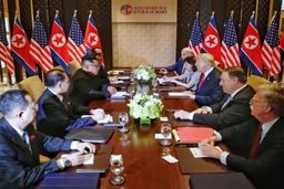 عکس خبر/ دیدار ترامپ و اوون در سنگاپور