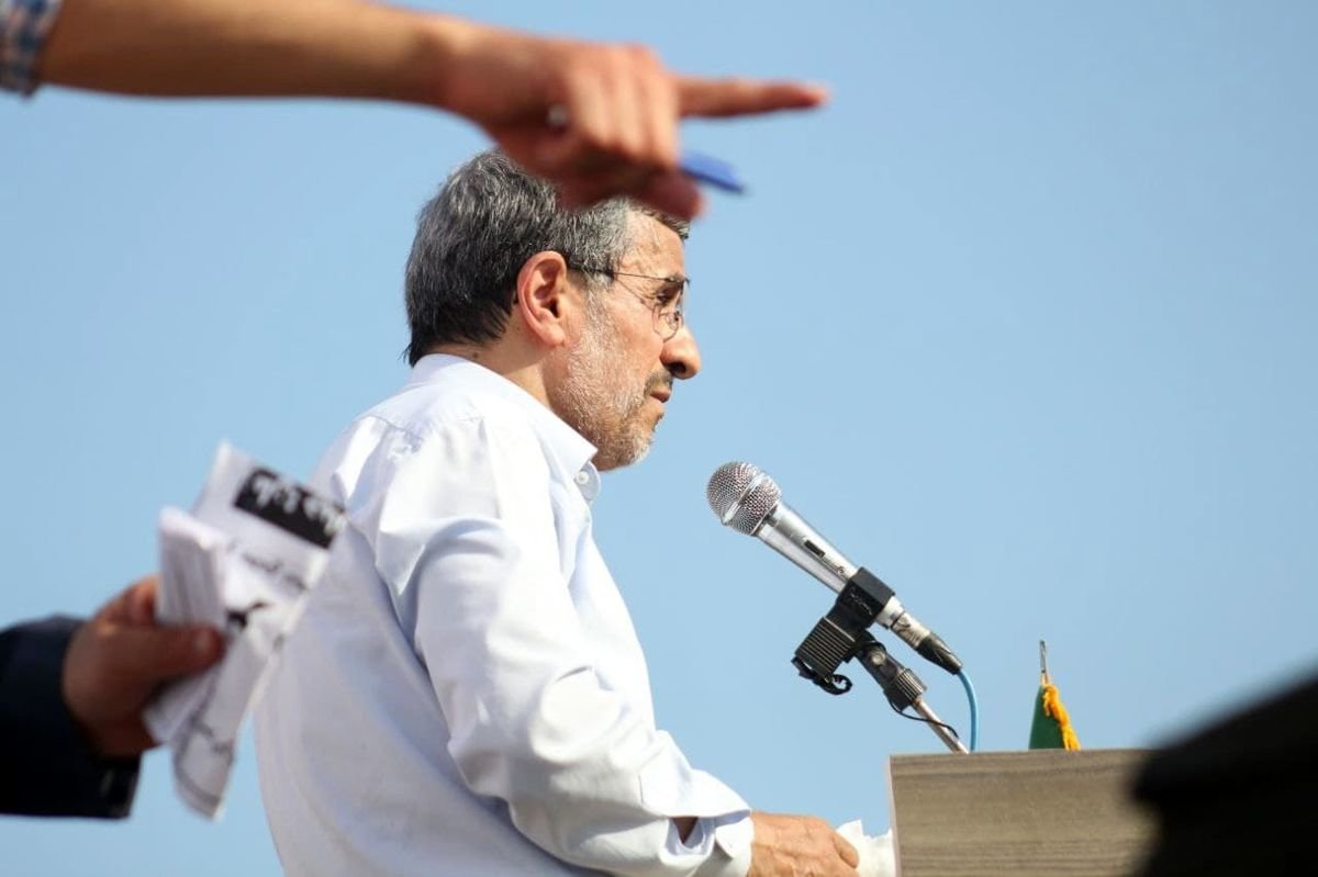 ناگفتههایی از نامههایی که احمدینژاد با گونی تحویل میگرفت و نمیخواند