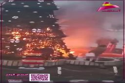 لحظه به آتش کشیدن درخت کریسمس توسط تحریر الشام
