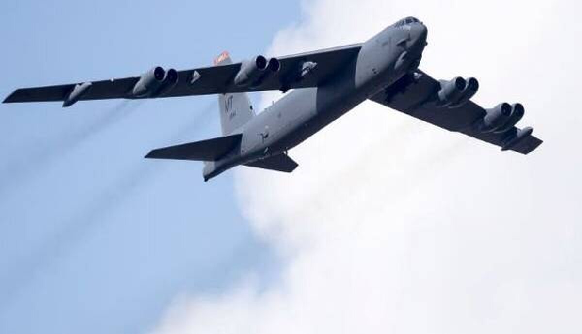 بمب‌افکن‌های غول پیکر B-52 آمریکا جایگزین B-2 ها شدند