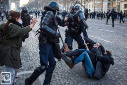 پلیس فرانسه باید با روش‌های اخلاقی با معترضان برخورد کند/ این کشور باید از پلیس ایران درس بگیرد