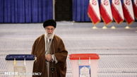 گزارش تصویری حضور رهبرانقلاب در شعبه اخذ رای شماره 110