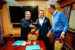 واکنش فرانسه به عکس اعتیاد مکرون و مرتس