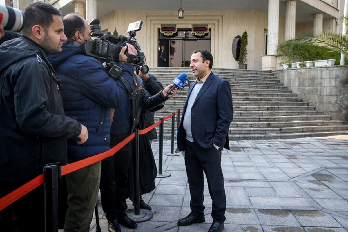 فرامتن استعفای رئیس سابق بانک مرکزی در روز‌های افزایش نرخ دلار