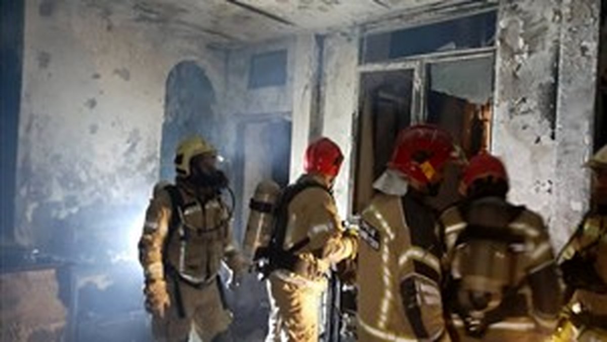 نجات پیرمرد شیرازی از میان شعلههای آتش