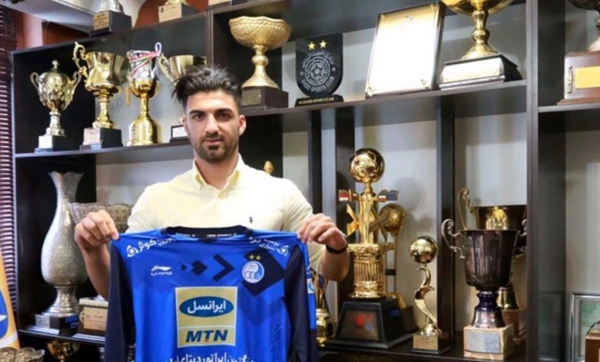 میلاد باقری با استقلال بست