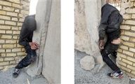 عکس هولناک از کشف جنازه مرد جوان لا به لای دیوار