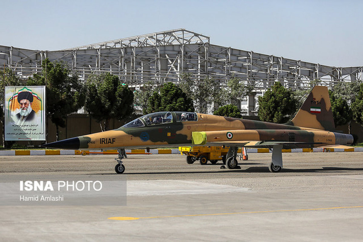 دفاع مهاجرانی از هواپیمای جنگنده کوثر