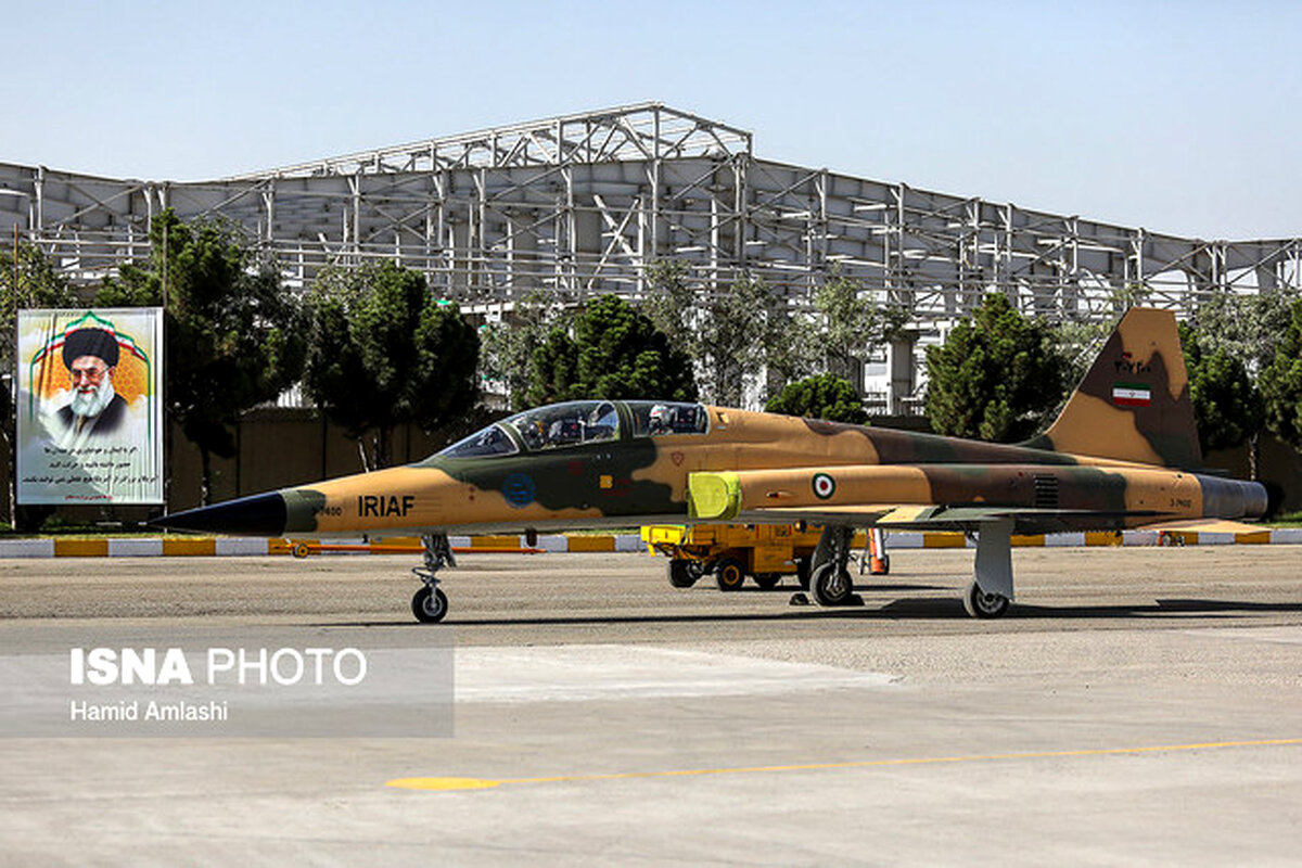 دفاع مهاجرانی از هواپیمای جنگنده کوثر