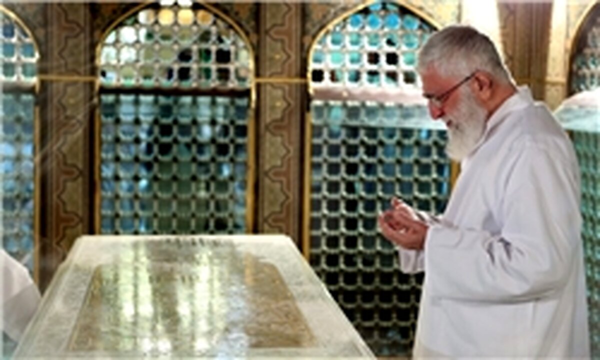 غبارروبی مضجع مطهر حضرت امام رضا (علیه‌السلام) با حضور رهبر انقلاب