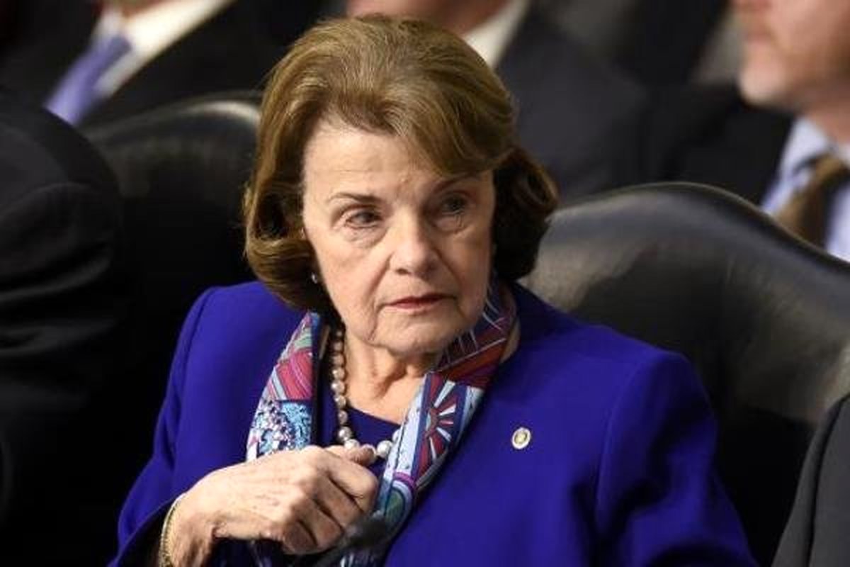 سناتور دموکرات آمریکا خواستار دریافت مدارک اِخراج «جیمز کومی» شد