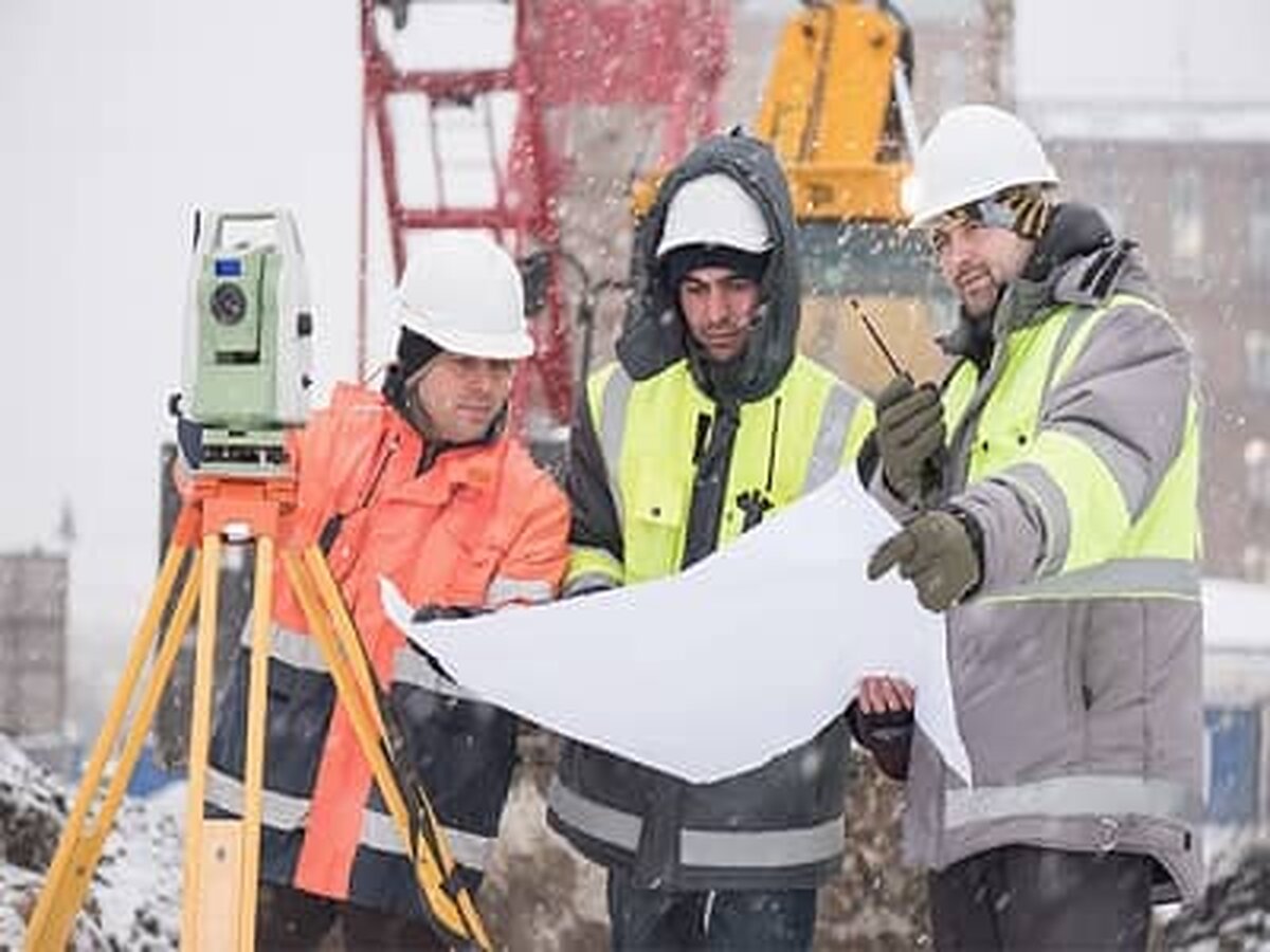 از سرما تا گازهای خطرناک؛ راهنمای انتخاب لباس کار زمستانی، لباس نسوز و لباس ضد گاز برای امنیت واقعی