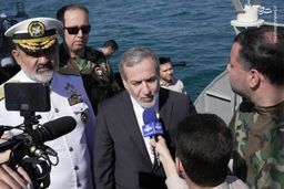 تصاویر عراقچی و حداد عادل سوار بر ناو زره