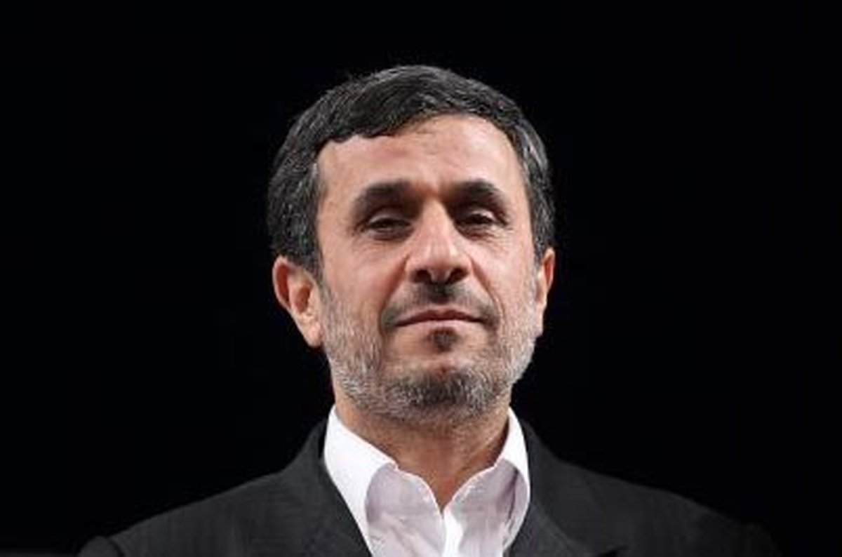 لباس متفاوت احمدی نژاد در جلسه مجمع تشخیص مصلحت