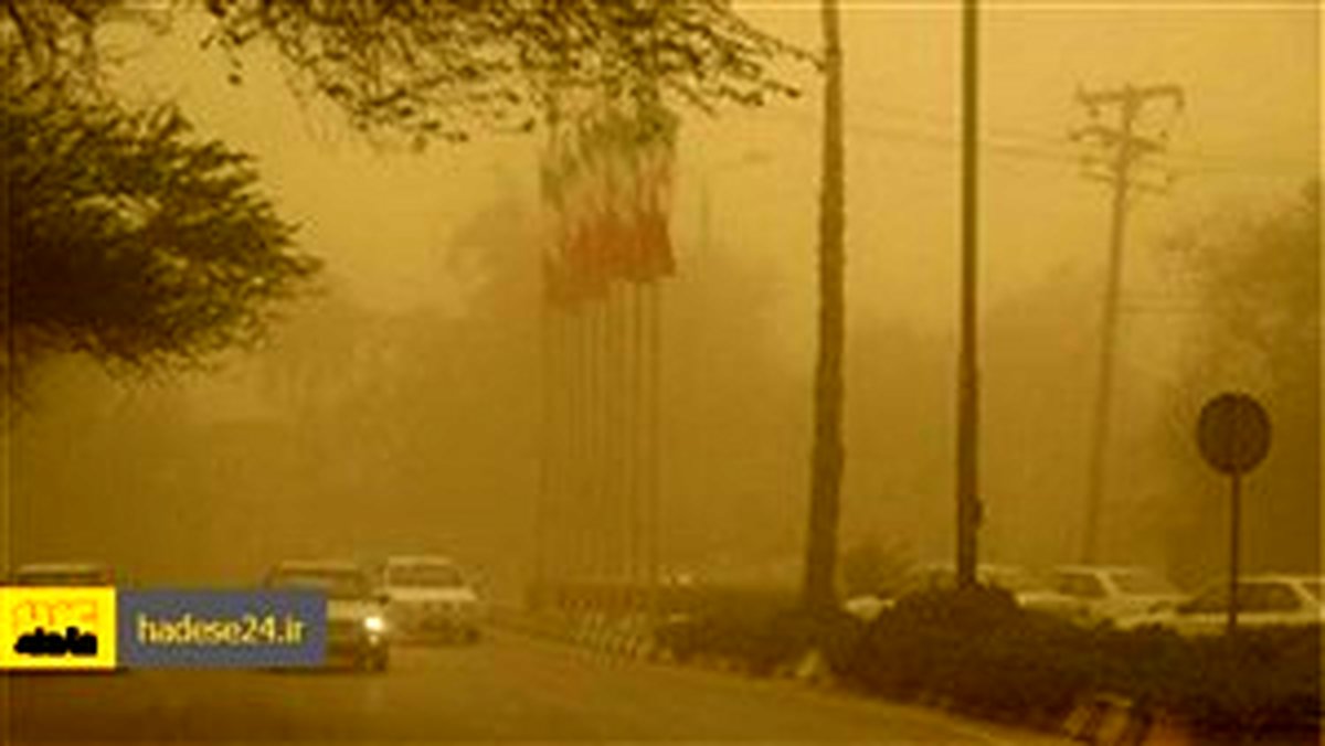 یک کشته در تصادف زنجیره‌ای بر اثر طوفان شن در محور انار-یزد