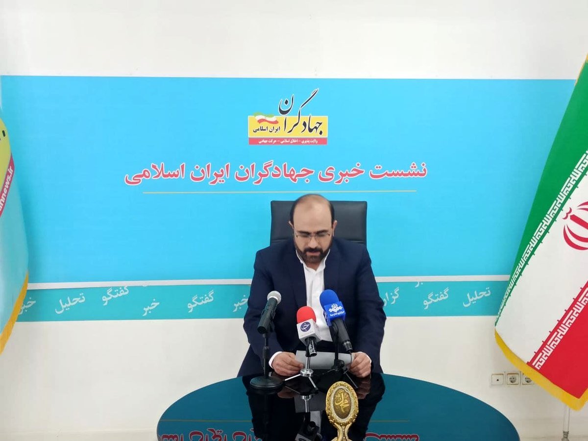 وهاب عزیزی با رنگ فیروزهای وارد گود انتخابات شد