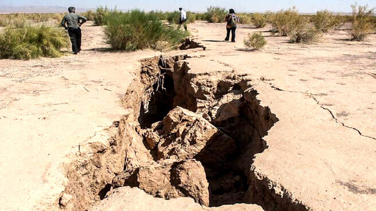زمین در کاشمر دهان باز کرد + عکس نگران کننده