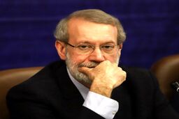 فرار لاریجانی از کارگزاران

